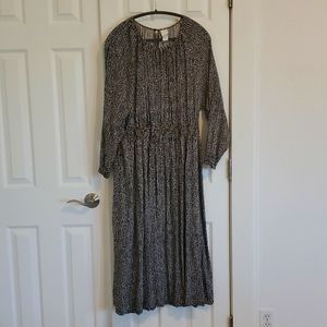 H&M, XL black and white small print
